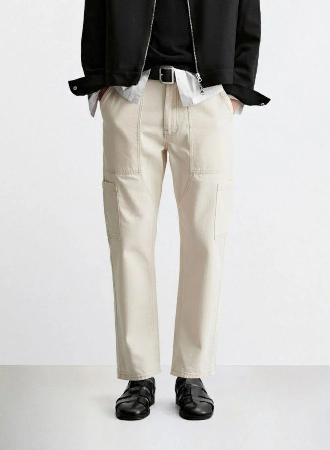 Men Regular Fit Solid Patch Pocket Mid-Rise Jeans